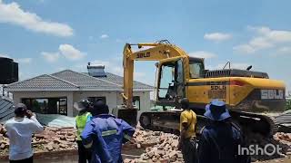 City of Harare demolishes dozens of houses in Belvedere [upl. by Weylin]