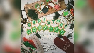 Lainey Wilson  Christmas Cookies Lyrics [upl. by Bria]