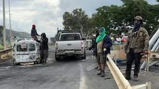 NouvelleCalédonie  les émeutiers déterminés à rester sur les barrages  AFP Images [upl. by Zed]