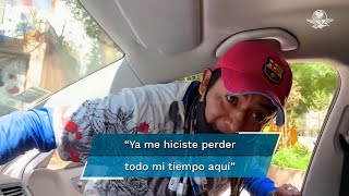 “Ahora me la compras a huevo” ambulante amenaza con golpear a conductor por no comprar su producto [upl. by Jahncke]