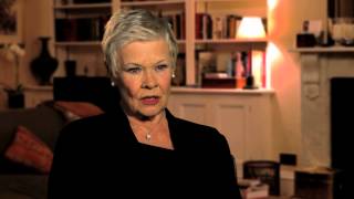 SKYFALL JAMES BOND 007 Judi Dench ueber das detailreiche Szenenbild [upl. by Herzberg]