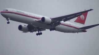 Meridiana Boeing 767 flying to JFK amp making awesome vapor trails [upl. by Innig984]