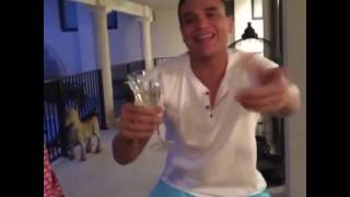 Silvestre Dangond celebrando “Ya no me duele mas” con sus amigos [upl. by Enimsay]