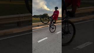 One way frank stunts on his beautiful bicycle in america subscribe shortsviral bikelife [upl. by Nageem]