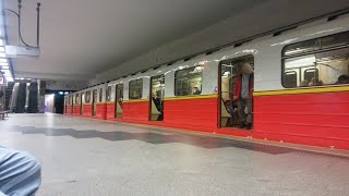 Wagonmasz 815731 pociąg 15 M1  RUSEK NA PLANIE FILMOWYM Metro Warszawskie [upl. by Llehcnom]