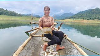 The fishing girl did not expect to catch the giant tortoise Life on the lake [upl. by Elvah]