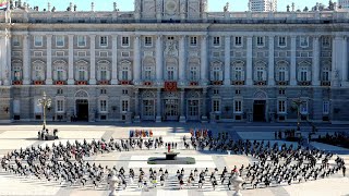 Spanien trauert um mehr als 28000 CoronaTodesopfer  AFP [upl. by Ahsirtap819]