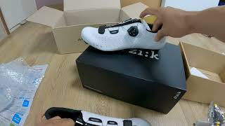 Unboxing  Fizik Tempo R5 Overcurve Road Shoes [upl. by Cyma]