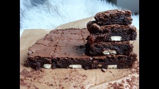 Quadrotti al cioccolato con cuore bianco e noci Brownies  ricetta facile e veloce [upl. by Letniuq]