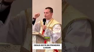 JESUS ESTÁ EM PRIMEIRO LUGAR shorts padreoverlandhoje homiliadiária igrejacatólica [upl. by Neerom255]