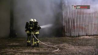 Kreis NeuUlm Landwirtschaftliche Maschinenhalle brennt in Reutti nieder [upl. by Aiekan51]