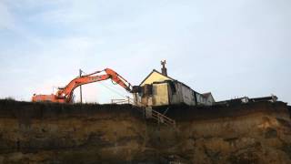 Demolition of the last house at the end of Beach Road Happisburgh Norfolk 121213 [upl. by Nodnahs]