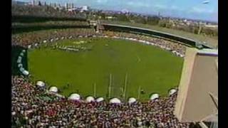 Glen Shorrock sings Waltzing Matilda 1983 Grand Final [upl. by Celestyn876]