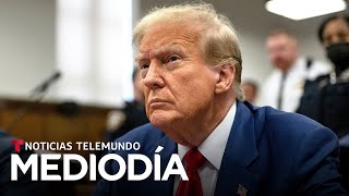 Se reinicia el juicio a Trump con una multa y el testimonio de un banquero  Noticias Telemundo [upl. by Aminta575]