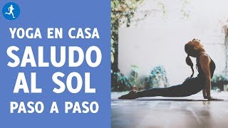 YOGA para PRINCIPANTES Saludo al Sol paso a paso en casa y en 5 min  Vitónica [upl. by Lletnohs]