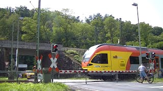 Bahnübergang Gießen Giessen  German Railroad crossing  Duitse Spoorwegovergang [upl. by Adyan]