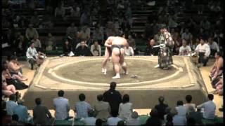 May 2011 Basho Day 13 Ms2e Takanoyama 42  Ms6e Minami 42 [upl. by Tolmann]