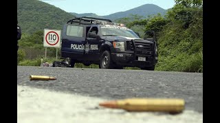 Emboscan a federales en Michoacán van 22 muertos [upl. by Elyrad]