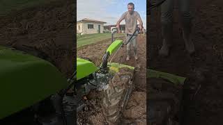 Ce Motoculteur est un 4x4 renovation travaux construction farming agriculture moteur [upl. by Hoy]