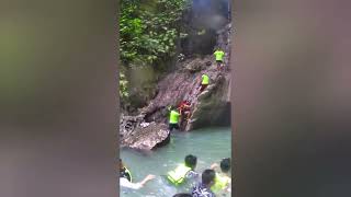 Spouses jump in Binalayan Waterfalls SamboanCebuPhi Coniugi si tuffano in Binalayan Waterfalls [upl. by Okime963]