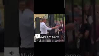 Tusk wyjazd dzieci za bramę na szparagi [upl. by Zimmer31]