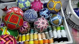 Les boules TEMARI la broderie japonaise artisanale [upl. by Ennirroc599]