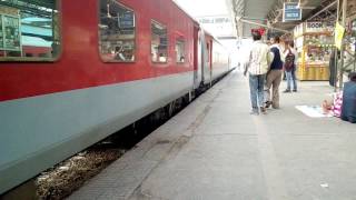 Very Well Maintained Mumbai Rajdhani Skips NZM at sedate Pace [upl. by Corly]