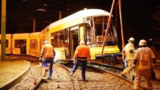 BerlinMarzahn So schwer ist es eine entgleiste Tram zu bergen [upl. by Kired]