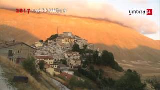 Castelluccio di Norcia 7 anni in 5 minuti di timelapse [upl. by Maxama]