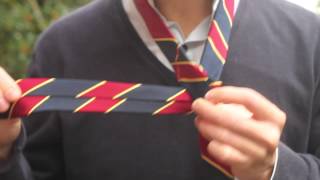 How to Tie a Tie Stropdas knopen FourinaHand knoop [upl. by Charlet]