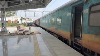 19045 Tapti Ganga Express Departure From Azamgarh Railway Station [upl. by Cleodal]