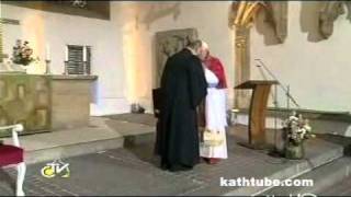 Bruderkuss zwischen Papst Benedikt XVI und Präses Nikolaus Schneider in Erfurt [upl. by Akemaj]