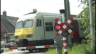 Koksijde East Level Crossing [upl. by Chassin]