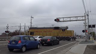 UPY 623 LRS94 Oakdale Local Light Power and Sacramento Light Rail Meadowview Rd Railroad Crossing [upl. by Mushro732]