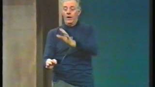 Dario Fo e il Grammelot con accento inglese  quotLuomo e la tecnologiaquot Rai2  1977 [upl. by Annael]