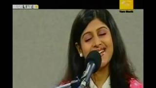 MADHURAA Rendering ETO BORO AKASH TA KE in Gaanbhashi Live [upl. by Toile]