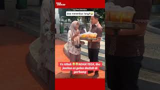 Masyaallah baiknya bapak ini borong semua dagangan si ibu [upl. by Efron]