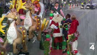 Deputy Detroit mayor presents key to city to Santa Claus at 2022 Americas Thanksgiving Parade [upl. by Aicilihp]