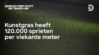 Hoe wordt kunstgras voor de Eredivisie geproduceerd  How Do They Do It met Teun en Joep [upl. by Strage]