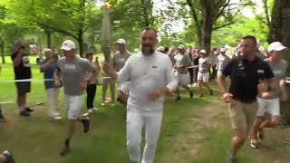 Fackellauf im malerischen Burgund Mit Gejubel und viel Kultur [upl. by Neiv]