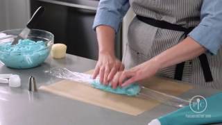 Hack for Changing Frosting Colors in a Decorating Bag  Pampered Chef [upl. by Scarlett]