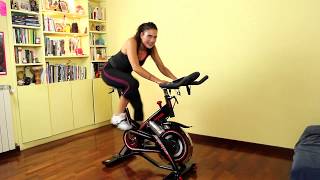 Allenamento spinning per dimagrire e tonificare da fare a casa in italiano con spin bike o cyclette [upl. by Affrica]