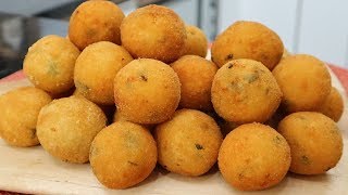 BOLINHO DE MANDIOCA RECHEADO I DELICIOSO SALGADO FRITO [upl. by Nairolf]