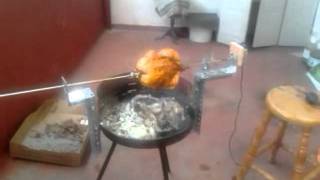 Asador de pollos giratorio casero para barbacoa video 1 [upl. by Elleval937]