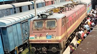 Mahanagari Express  prayagraj chheoki junction  huge crowd [upl. by Liva]