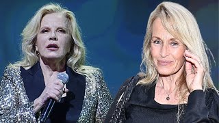 Estelle Lefébure fait sensation en sinvitant au concert de Sylvie Vartan [upl. by Reffinnej]