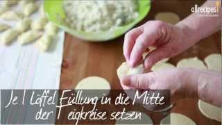 Rezept Piroggen Polnische Teigtaschen mit Pilzfüllung  Allrecipes Deutschland [upl. by Jecon]