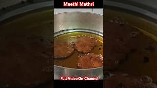 Meethi Mathri  meethimathri mathri diwalispecialmithai vanitahomekitchen shortsfeed shorts [upl. by Jehias]