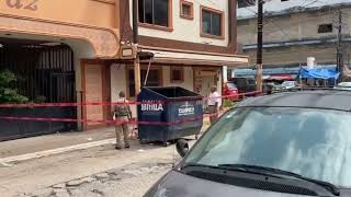 Se desprende parte de marquesina de edificio antiguo en el centro de Tampico 19Oct24 [upl. by Iaw100]