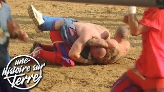 Un sport traditionnel et violent  le Calcio Storico [upl. by Adnilemreh]